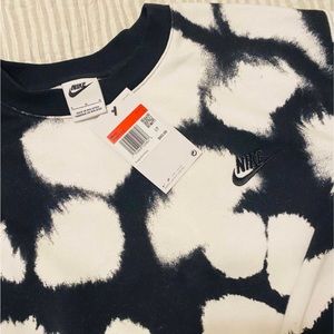 Mens Nike black and white tye-dye pattern crewneck sweater.